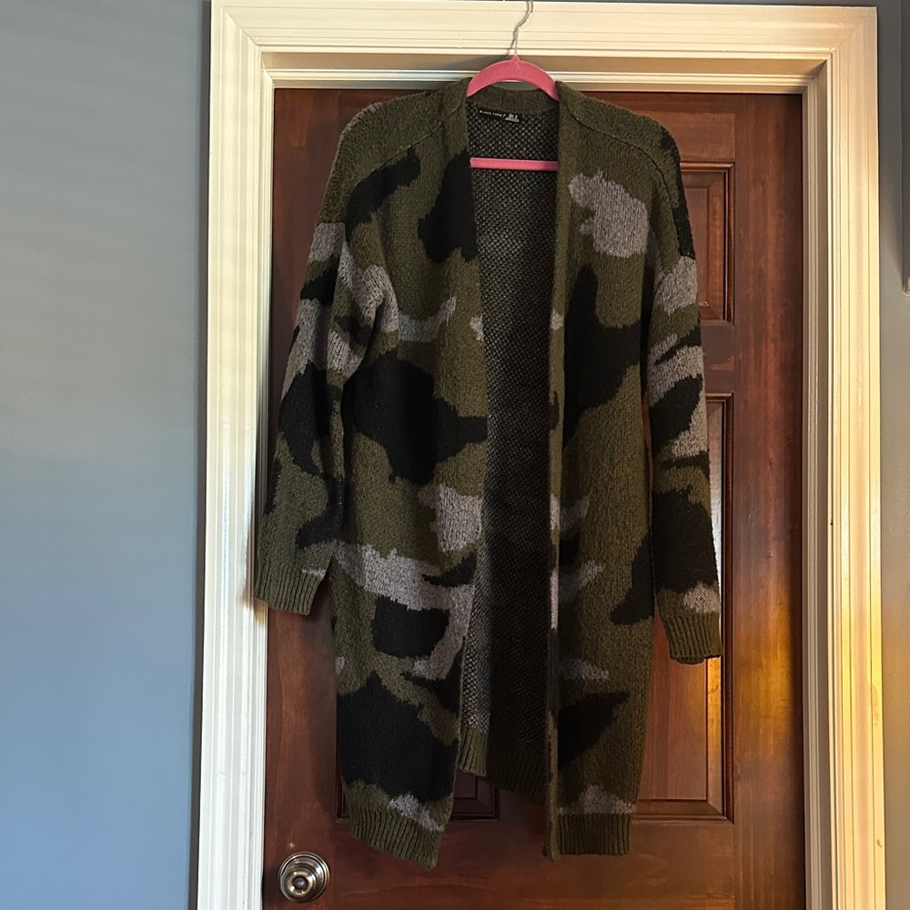 Black Tape Camo open oversized cardigan size 1x.